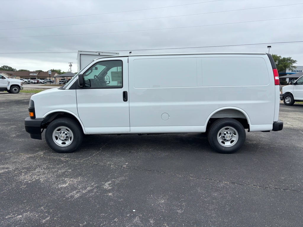 2026 Chevrolet Express Cargo 1WT
