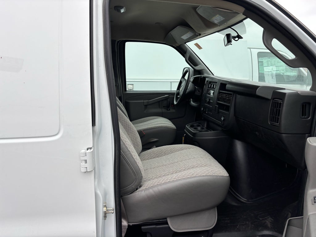 2026 Chevrolet Express Cargo 1WT