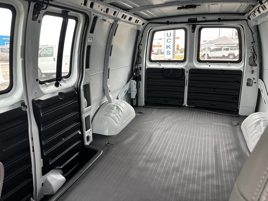 2026 Chevrolet Express Cargo 1WT