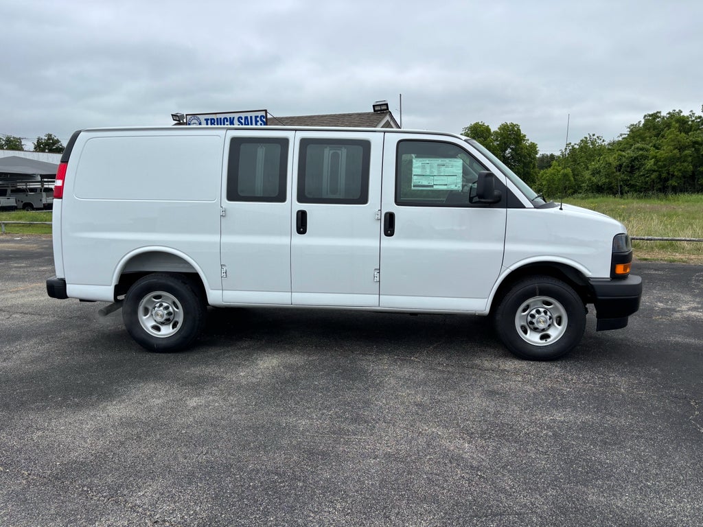 2026 Chevrolet Express Cargo 1WT