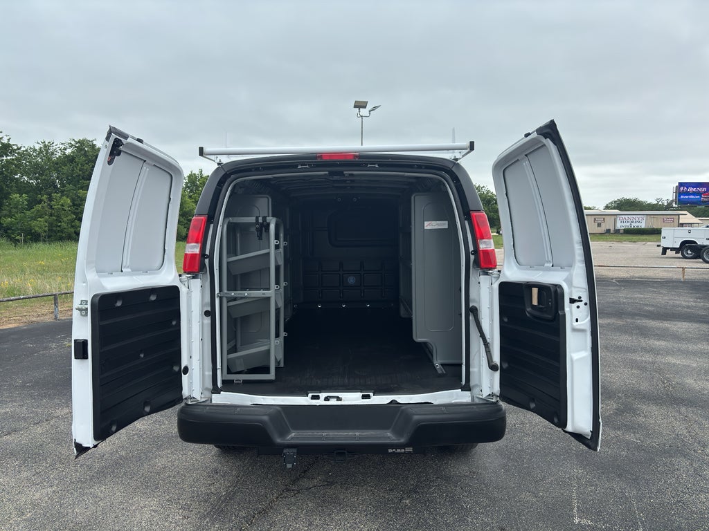 2025 Chevrolet Express Cargo WT