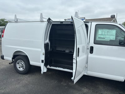 2025 Chevrolet Express Cargo WT