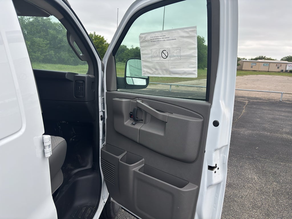 2025 Chevrolet Express Cargo WT