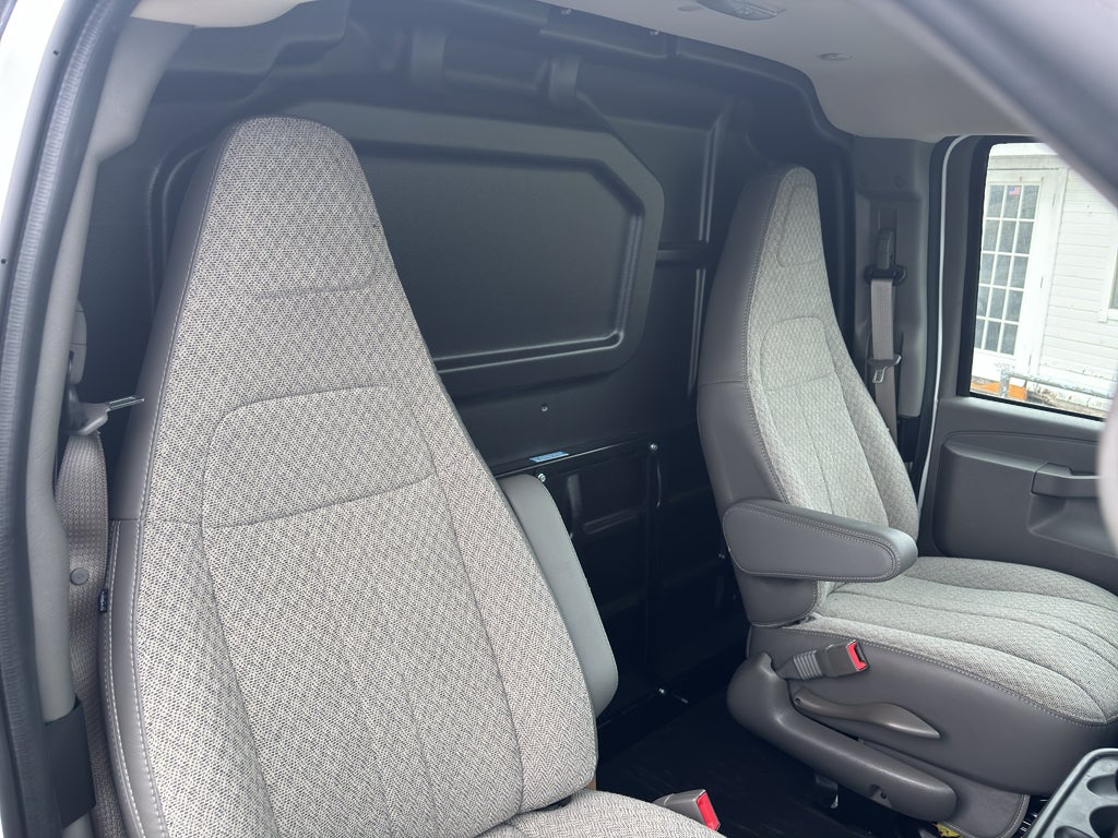 2025 Chevrolet Express Cargo WT