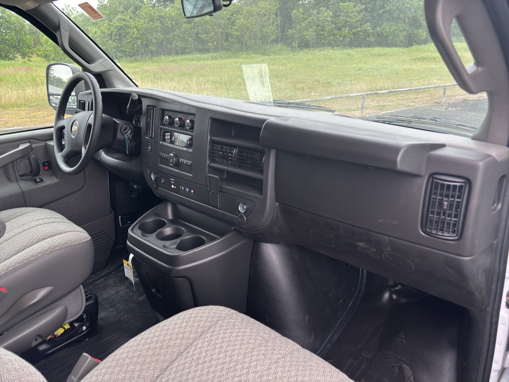 2025 Chevrolet Express Cargo WT