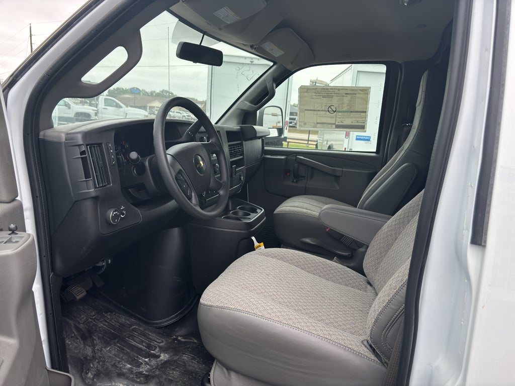 2025 Chevrolet Express Cargo WT