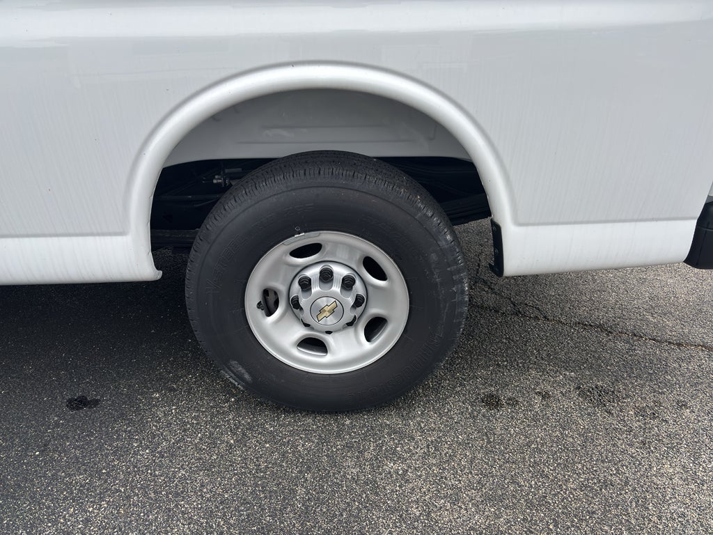 2025 Chevrolet Express Cargo WT