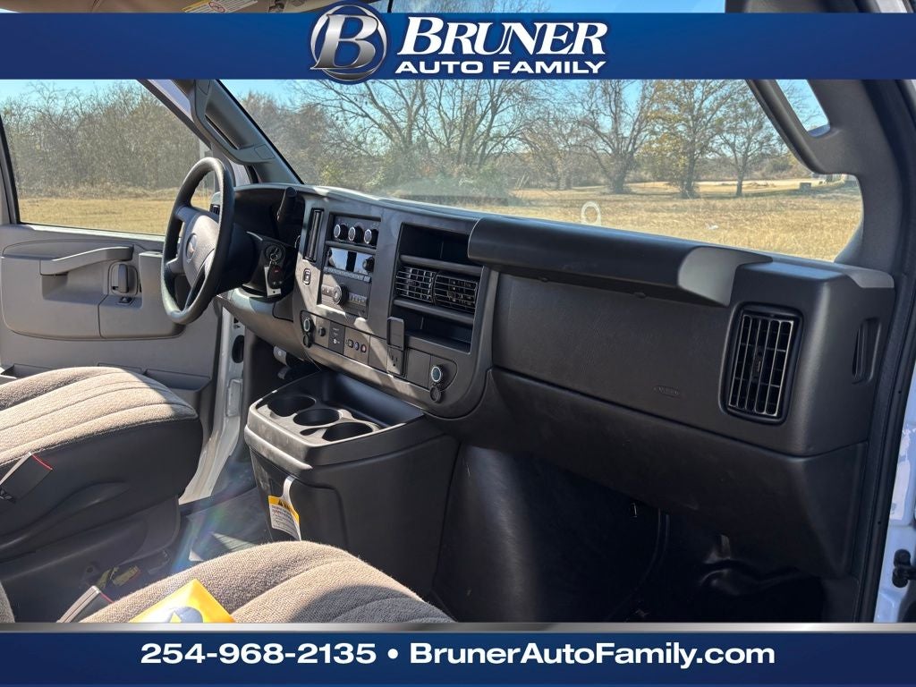 2025 Chevrolet Express Cutaway 3500 1WT