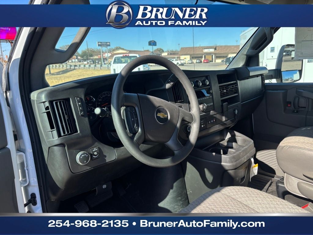 2025 Chevrolet Express Cutaway 3500 1WT