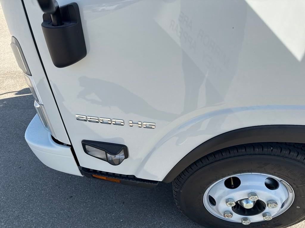 2025 Chevrolet Low Cab Forward 3500 HG 1WT