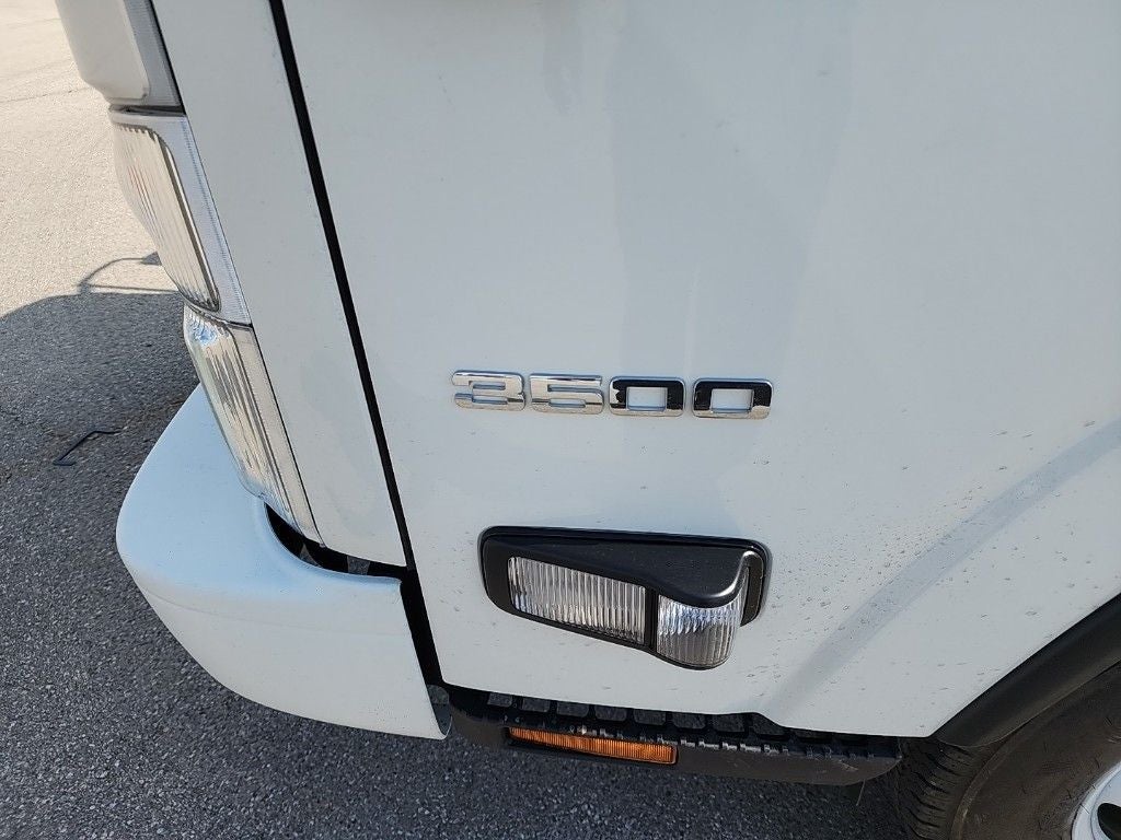 2025 Chevrolet Low Cab Forward 3500 HG 1WT